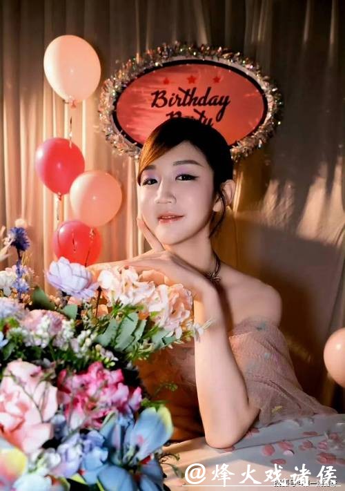 陈梦生日化身“花仙子”，灯光秀点亮30城，本色出演电视剧获好评